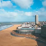 In With Stunning Sea View Апартаменты *