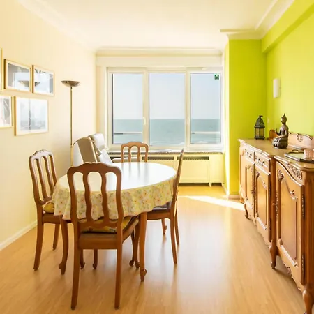 In With Stunning Sea View Apartman