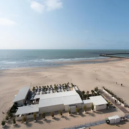 In With Stunning Sea View Apartment