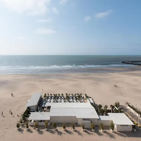 In With Stunning Sea View Apartment